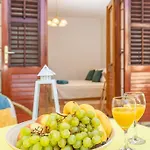 Family Close To The مْليني
