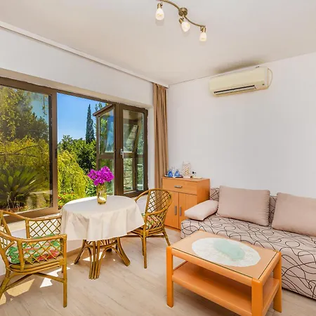 Family Close To The * Mlini