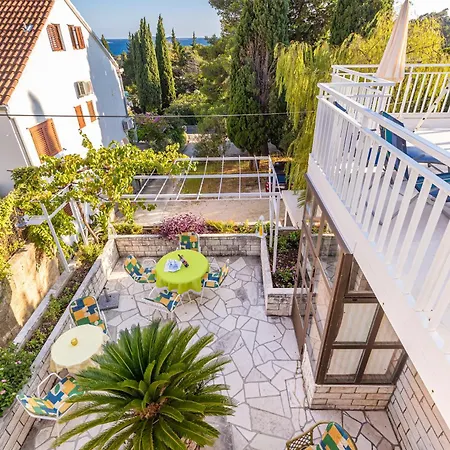 Family Close To The Apartment Mlini