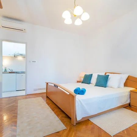 Family Close To The * Млини