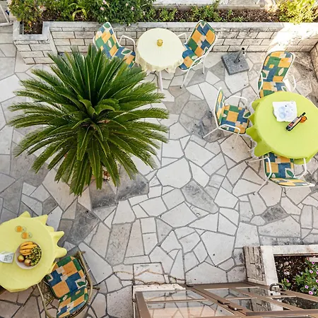 Family Close To The Apartment Mlini