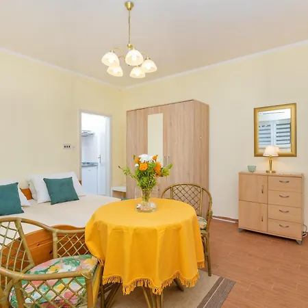 Apartment Family Close To The Mlini