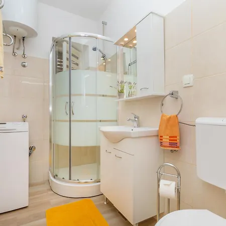 Family Close To The * Млини